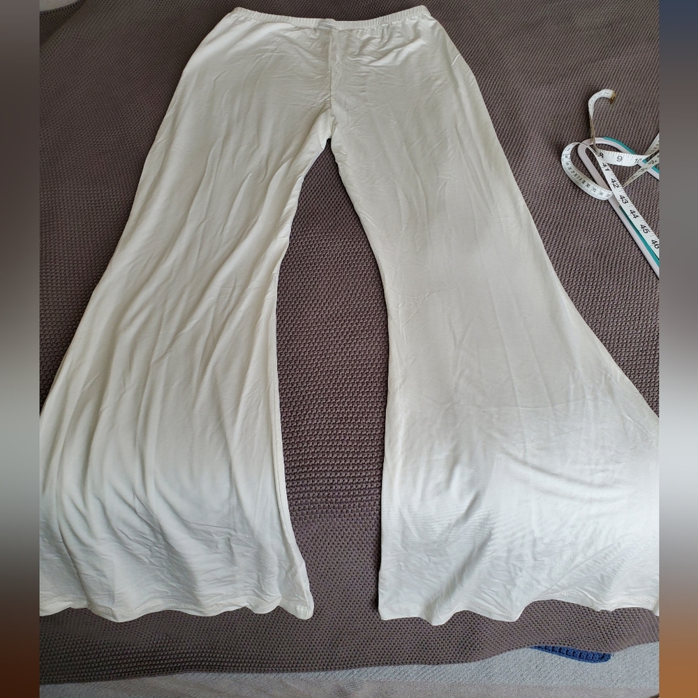 Hara the label Frankie flares white L